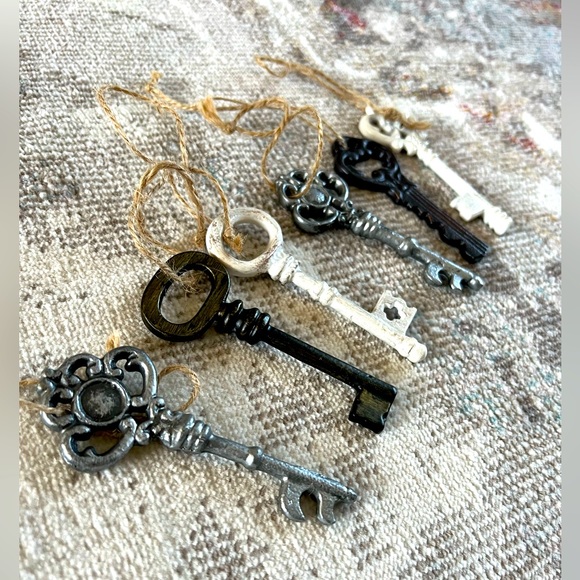 Stringed Keys Accents | Rare Euc Decorative Vintage Keys Jute String Hangs Ornamental ...
